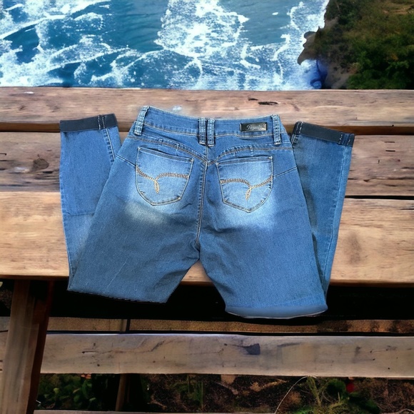 💖 Cuffed Stretch Jeans 💖 - Picture 3 of 3